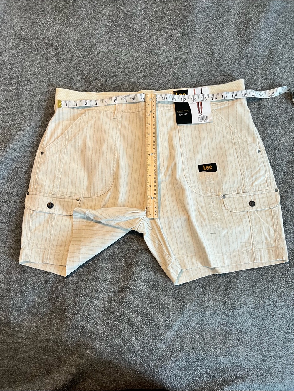 Lee Women’s Cream /Tan Striped Casual Mid Rise Waist 38” Size 18 Shorts NWT - Picture 6 of 11